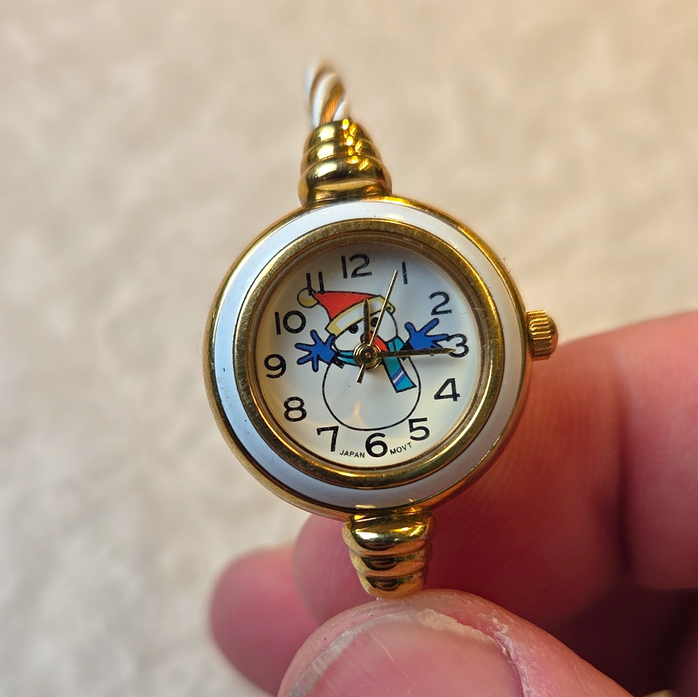 Women’s Holiday Snowman Quartz Analog Wristwatch Gold/Silver Bangle Band